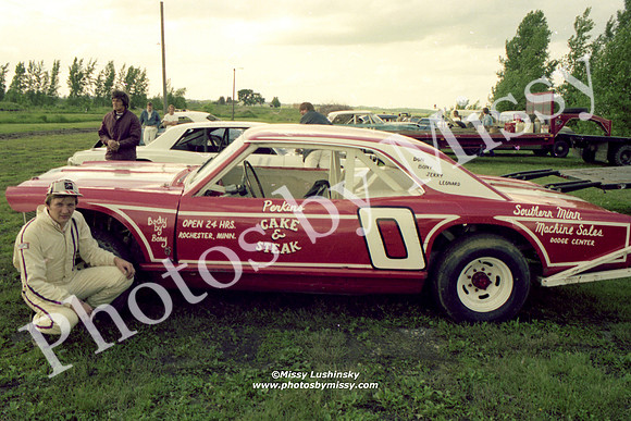 1975-0-LowellRanvek_bycar